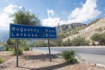 Cipro Nord. Indicazioni stradali per Nicosia in lingua turca | © Michele Cirillo